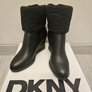NEW DKNY Black Fur Top back zip Boots size 6.5